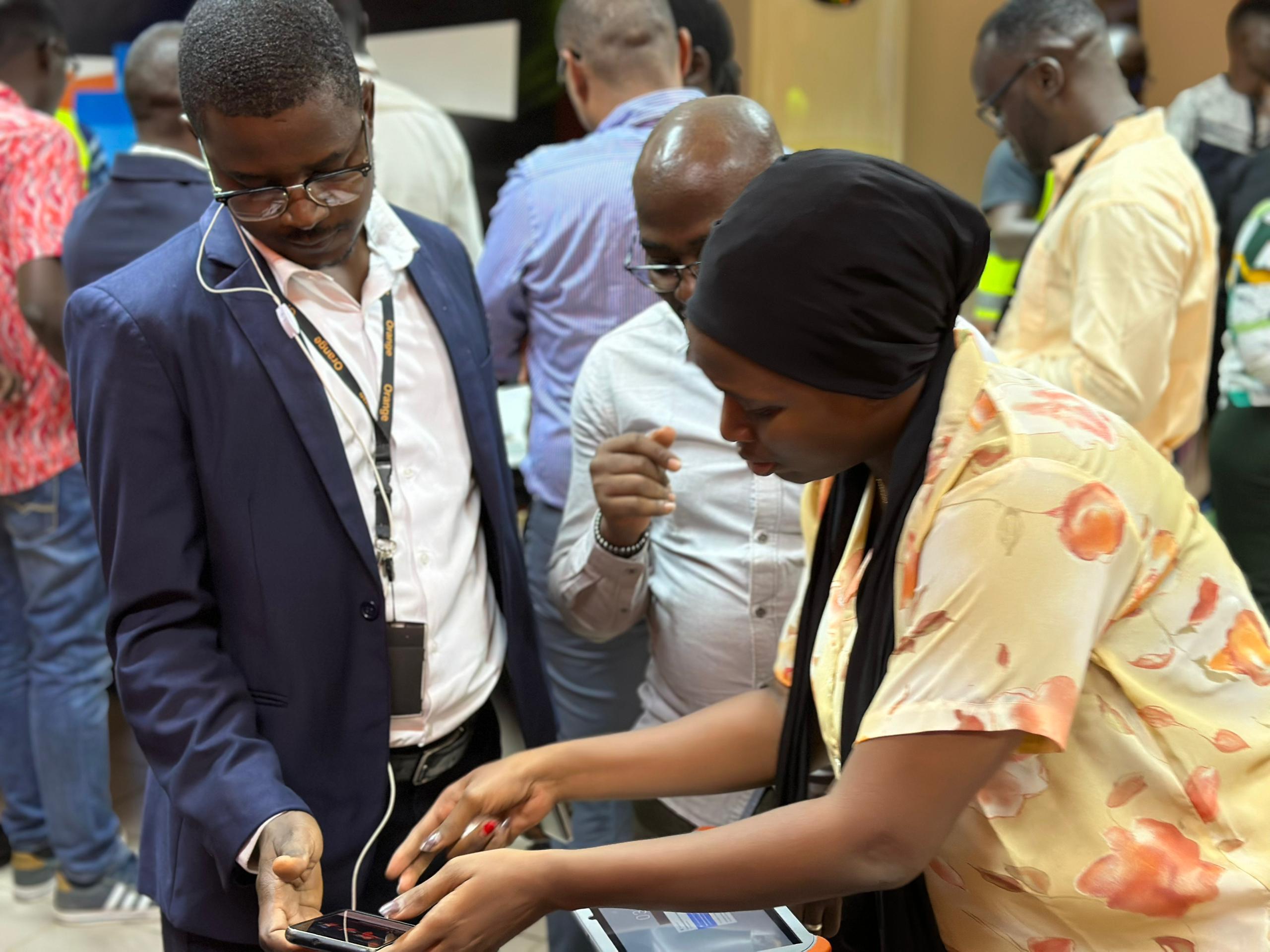 Stand Fondation avec les tablettes éducatives