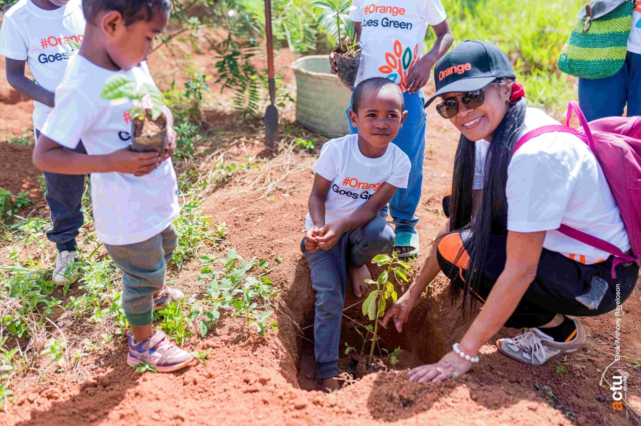 Liva, bénévole investie dans l'éducation environnementale des enfants