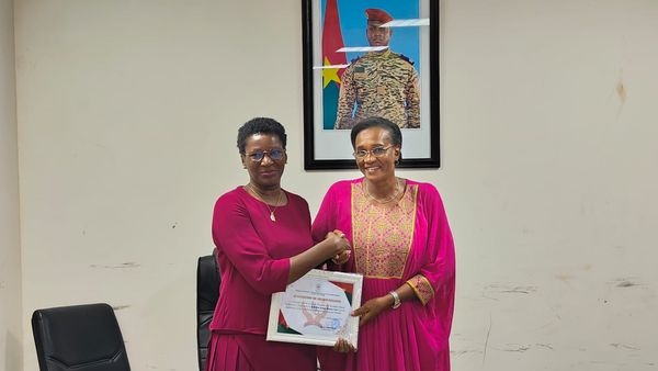La Fondation Orange Burkina Faso reçoit une distinction du ministère de la Solidarité Nationale et de l’Action Humanitaire pour son engagement social